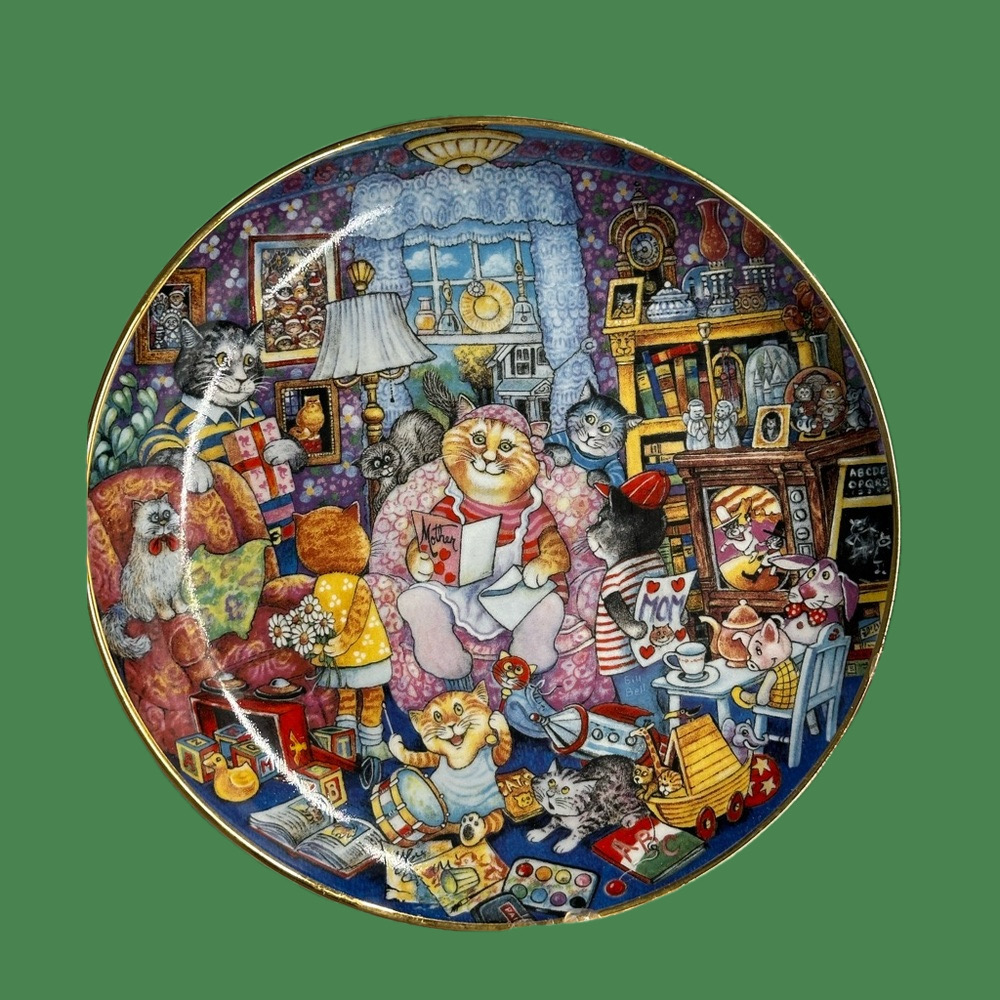 Fine porcelain plate celebrating Mother’s Day. Limited edition, numbered.